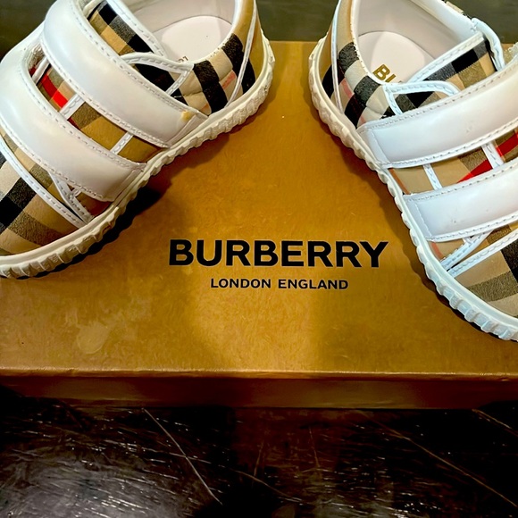 COPY - Newborn sneakers with single straps authentic Burberry London England